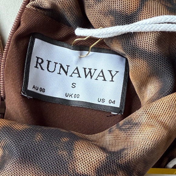 Runaway - Picture 6 of 6